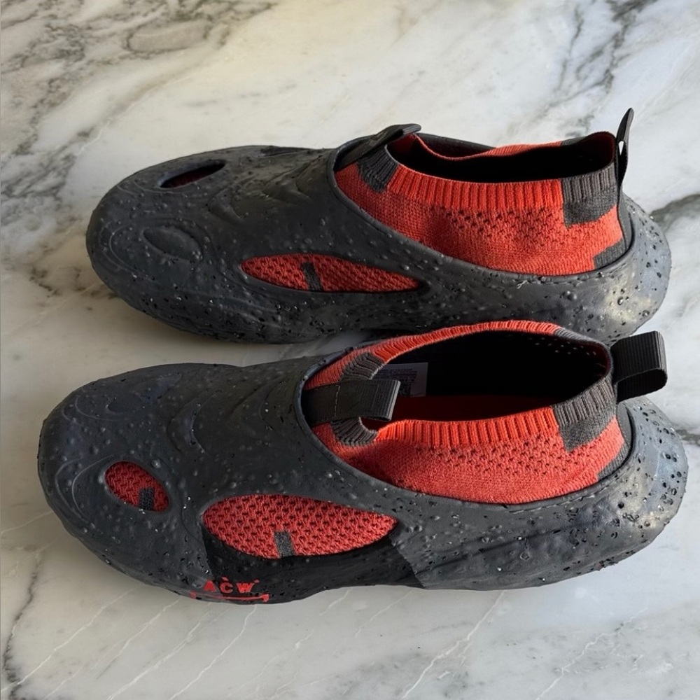 Brand New!! Converse Dark Grey Tangerine Men's Shoes. Very Cool and quite rare.